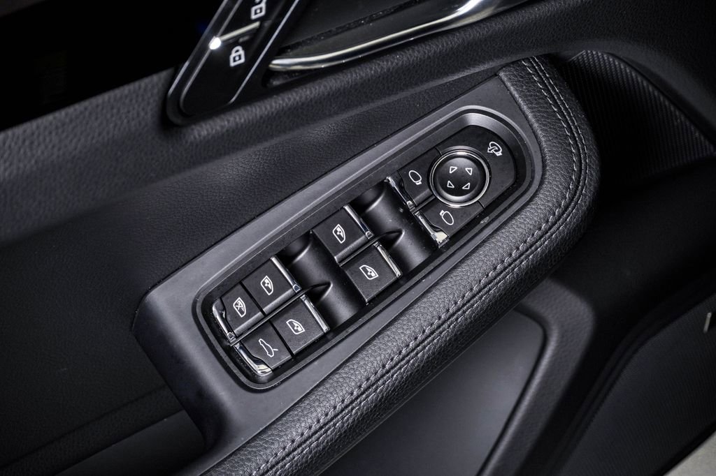 Certified 2025 Porsche Macan image 26