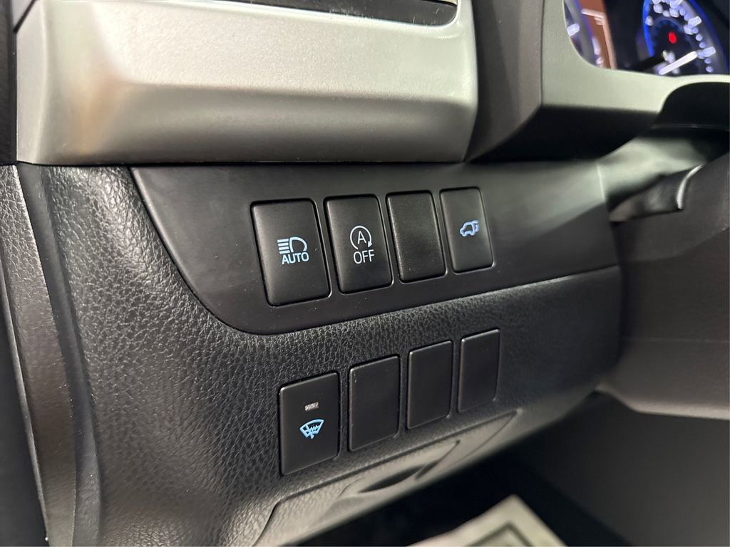Used 2017 Toyota Highlander XLE w/ Carpet Mat Package image 40