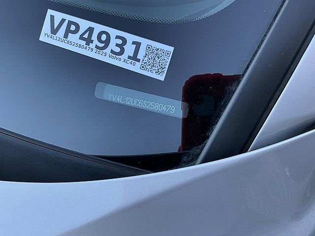 Certified 2025 Volvo XC40 B5 Plus image 29