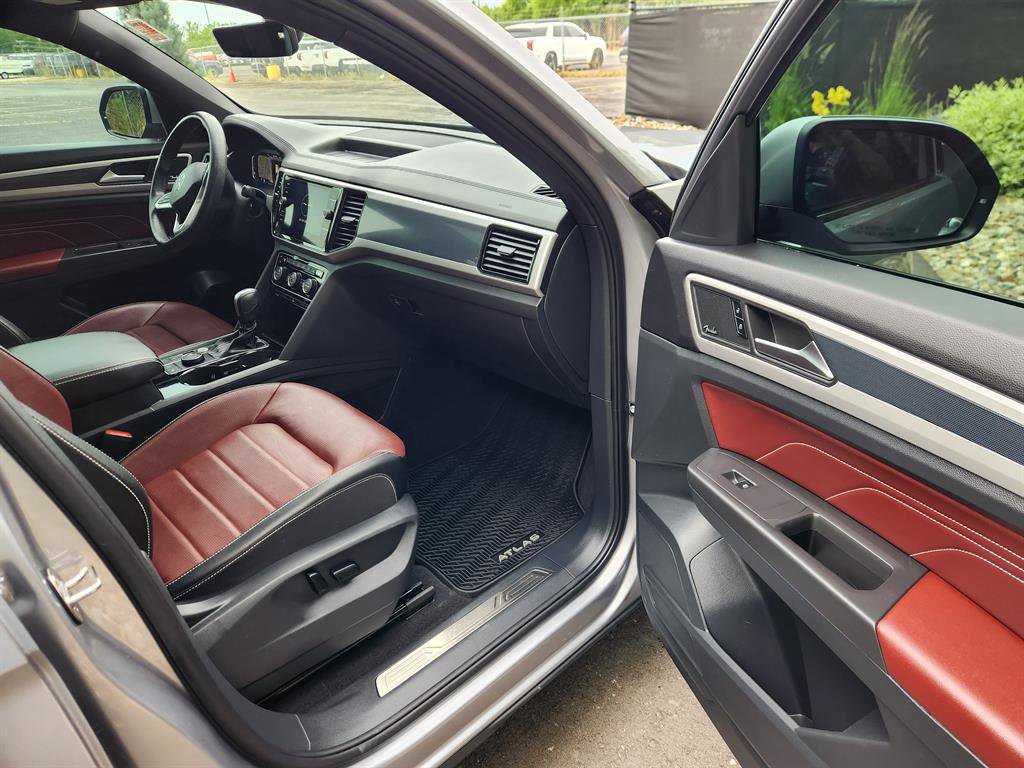 Certified 2022 Volkswagen Atlas Cross Sport SEL Premium R-Line image 12