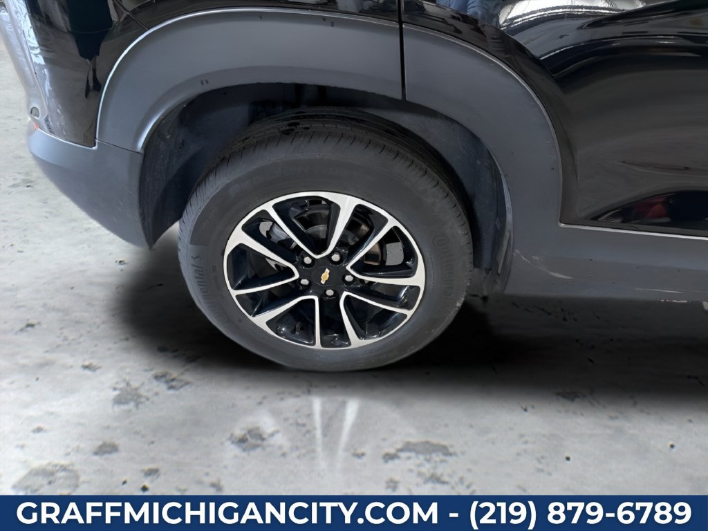 Used 2025 Chevrolet TrailBlazer LT AWD/4WD image 32