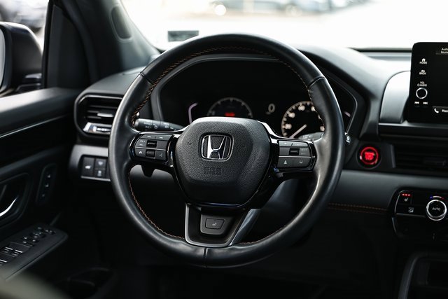 Used 2025 Honda Pilot TrailSport image 29