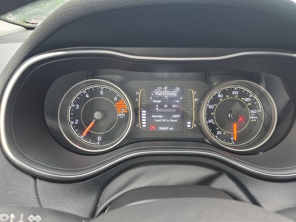Used 2019 Jeep Cherokee Latitude w/ Cold Weather Group AWD/4WD image 15
