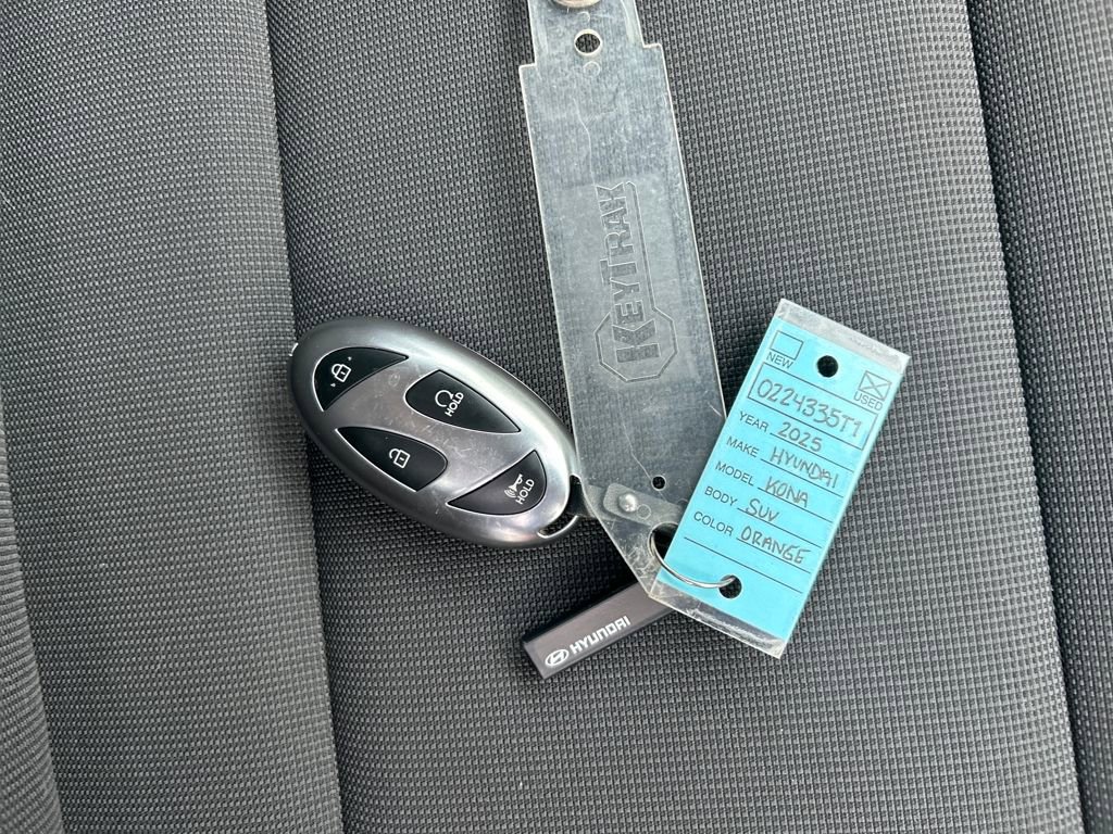 Certified 2025 Hyundai Kona SE image 29