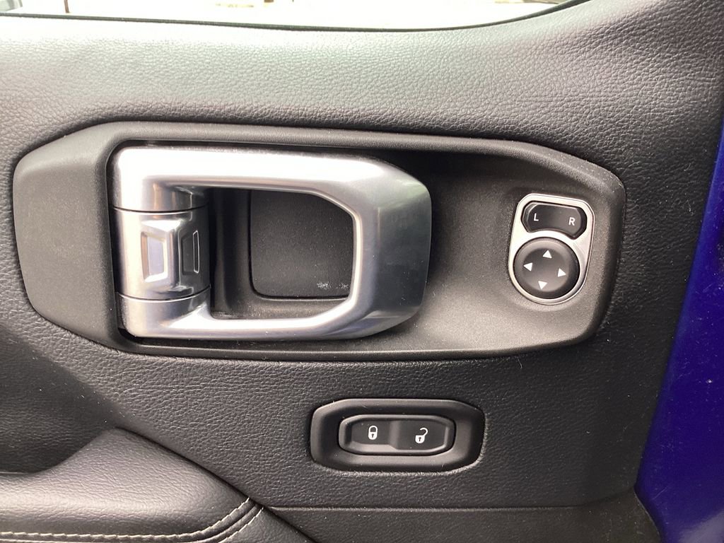 Used 2018 Jeep Wrangler Unlimited Sahara image 44