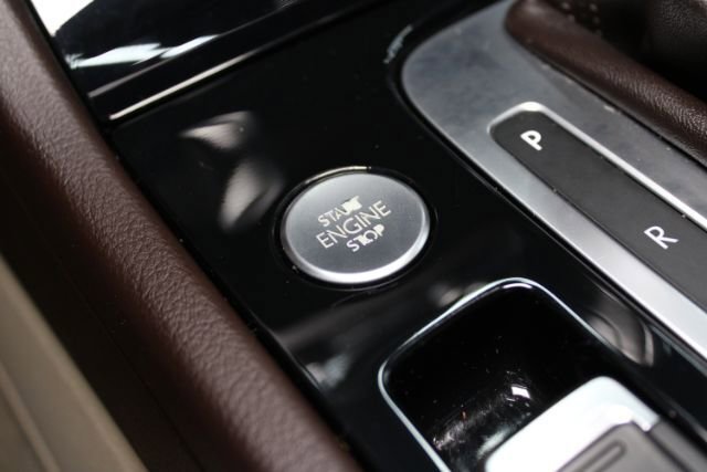 Used 2015 Volkswagen Touareg Sport AWD/4WD image 13