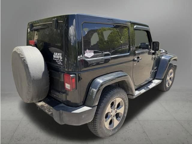 Used 2018 Jeep Wrangler Sahara w/ Connectivity Group AWD/4WD image 3