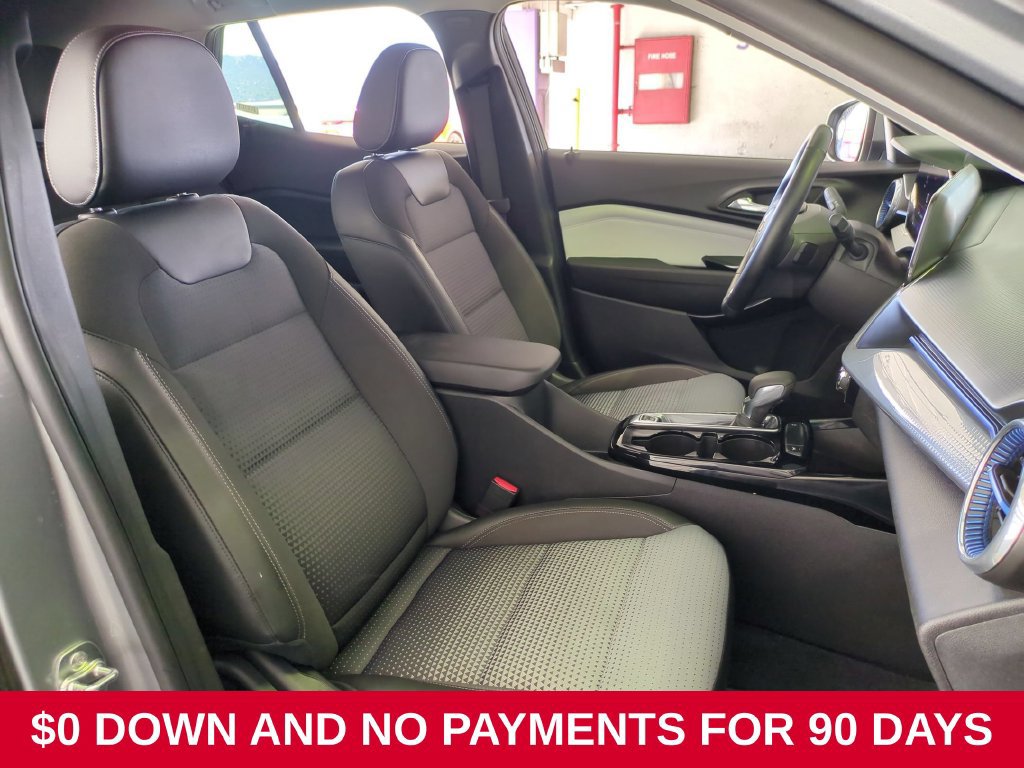 Used 2025 Chevrolet Trax LT w/ LT Convenience Package FWD image 28