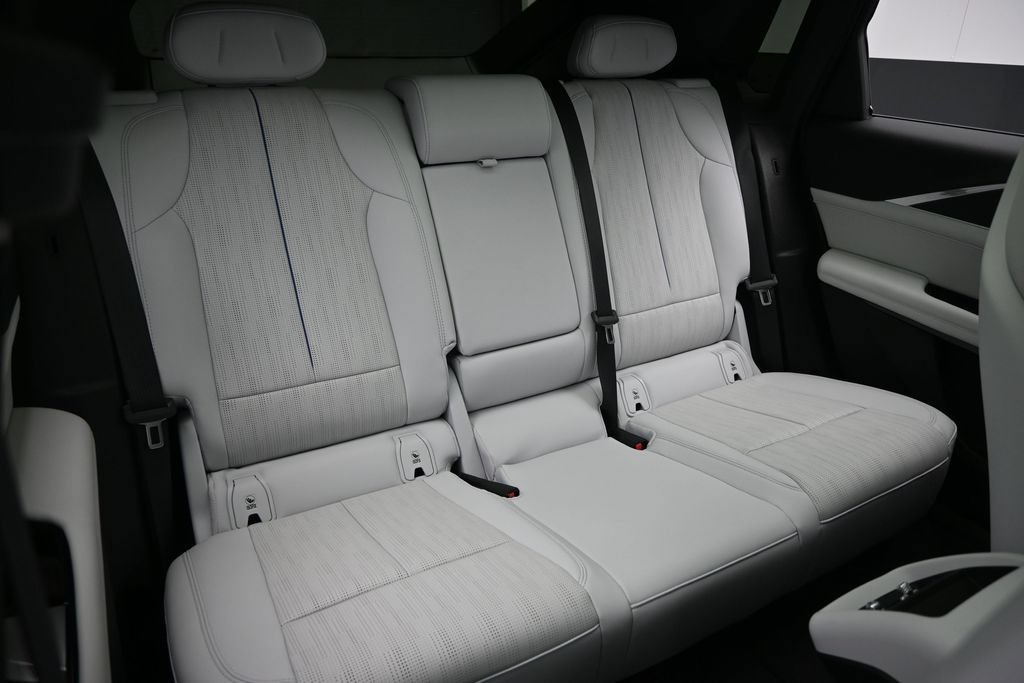Used 2024 Cadillac Lyriq Sport AWD/4WD image 27