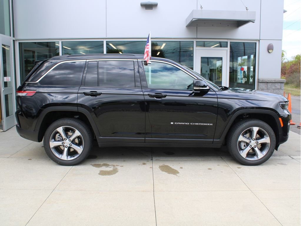 New 2025 Jeep Grand Cherokee Limited w/ Trailer Tow Package image 4