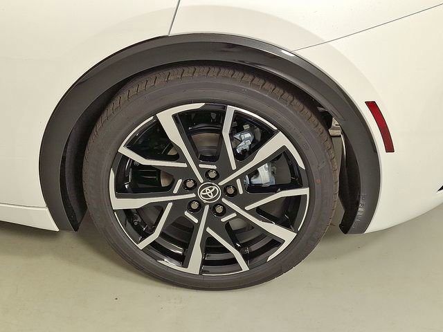 New 2026 Toyota Prius Plug-In Hybrid FWD image 7