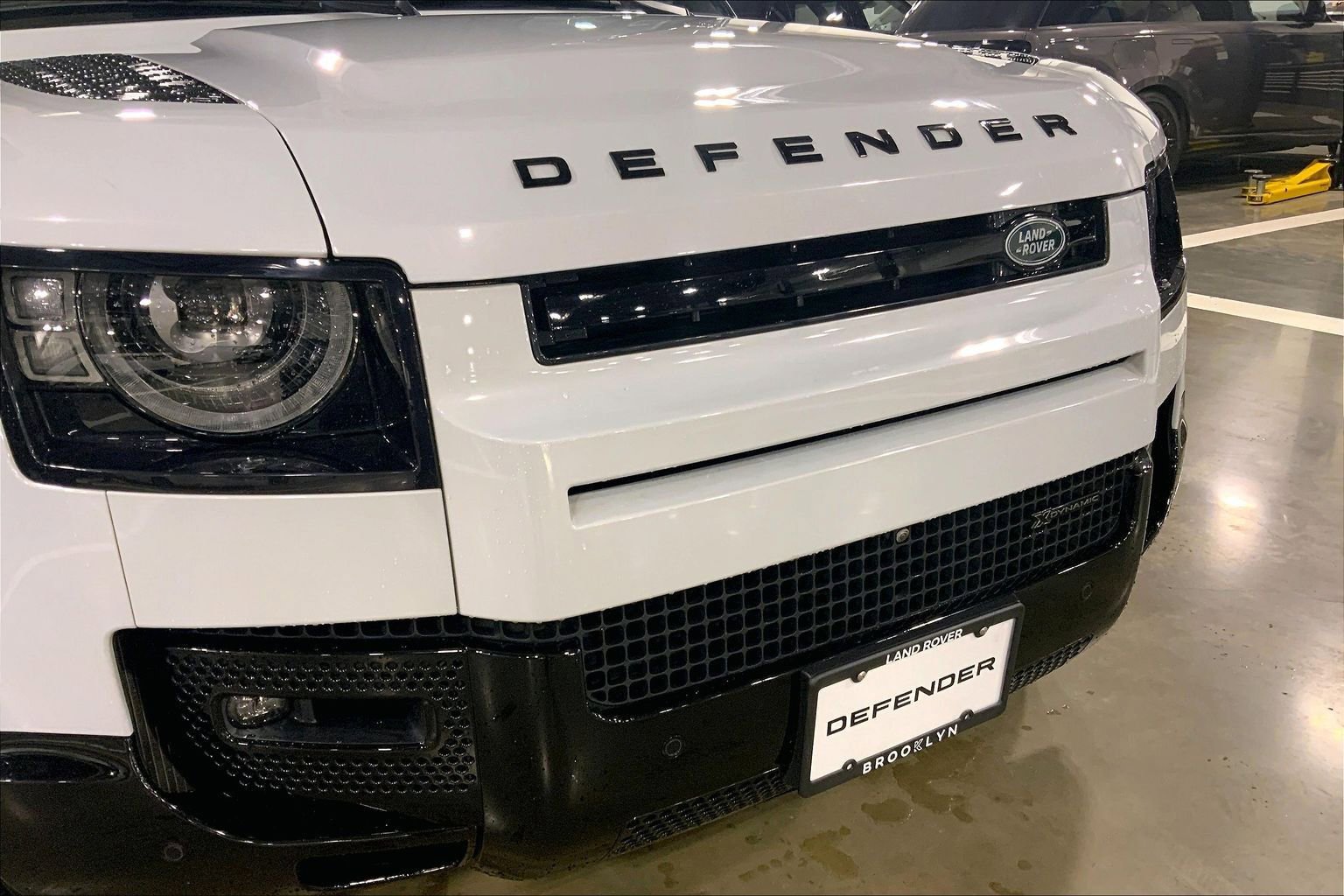 Used 2023 Land Rover Defender 130 X-Dynamic SE image 6