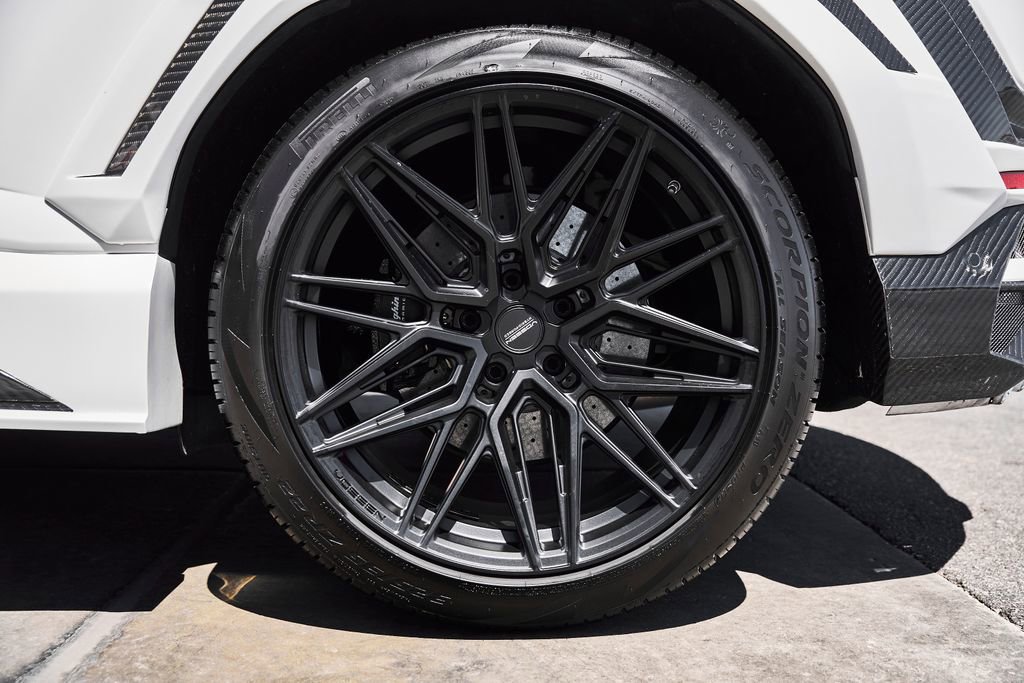 Used 2019 Lamborghini Urus AWD/4WD image 24