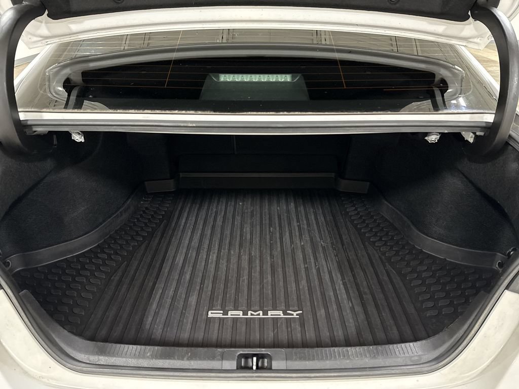 Used 2019 Toyota Camry SE w/ Convenience Package FWD image 24