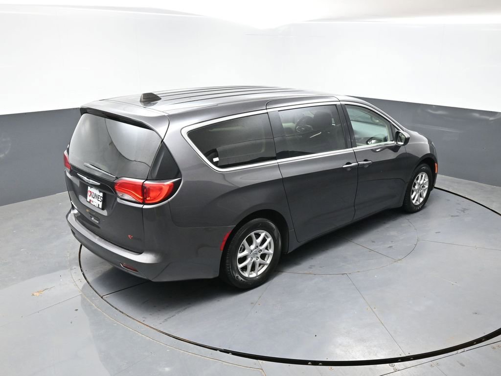 Used 2023 Chrysler Voyager LX FWD image 38