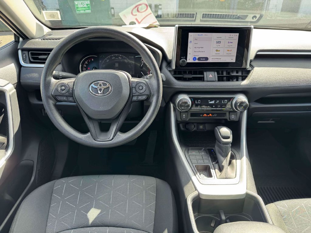 Used 2025 Toyota RAV4 XLE AWD/4WD image 19