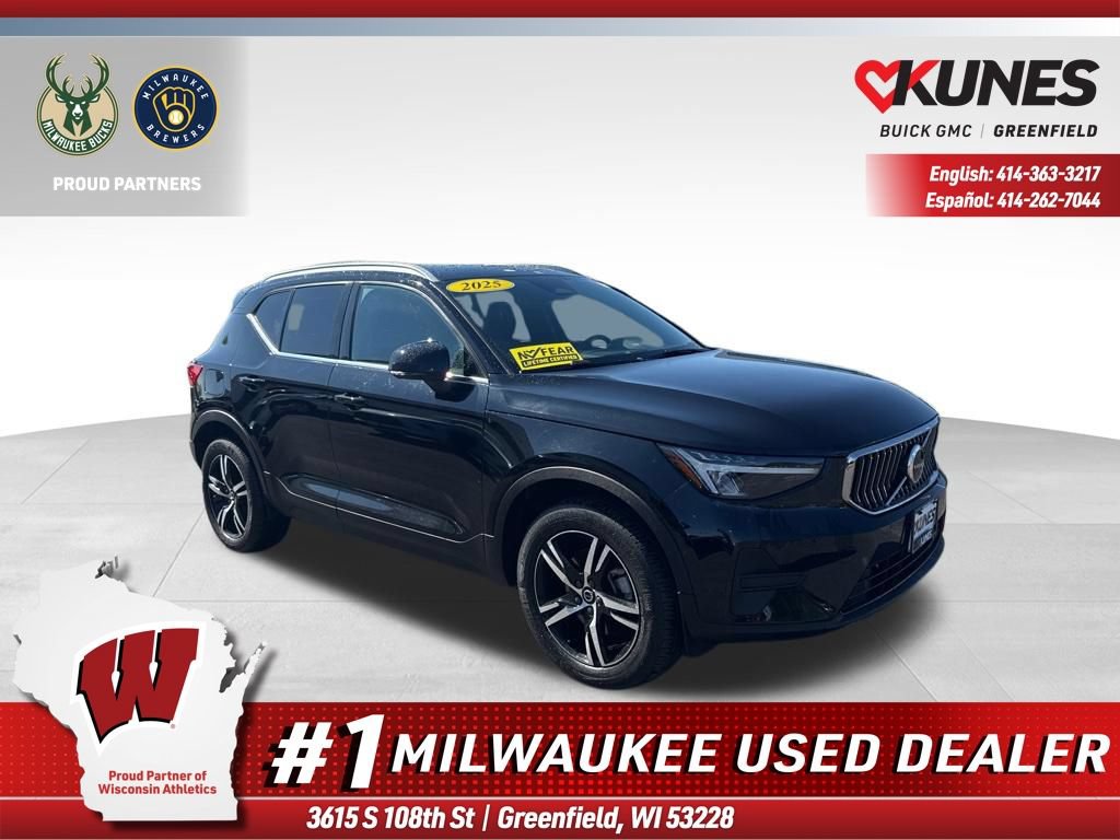 Used 2025 Volvo XC40 B5 Core