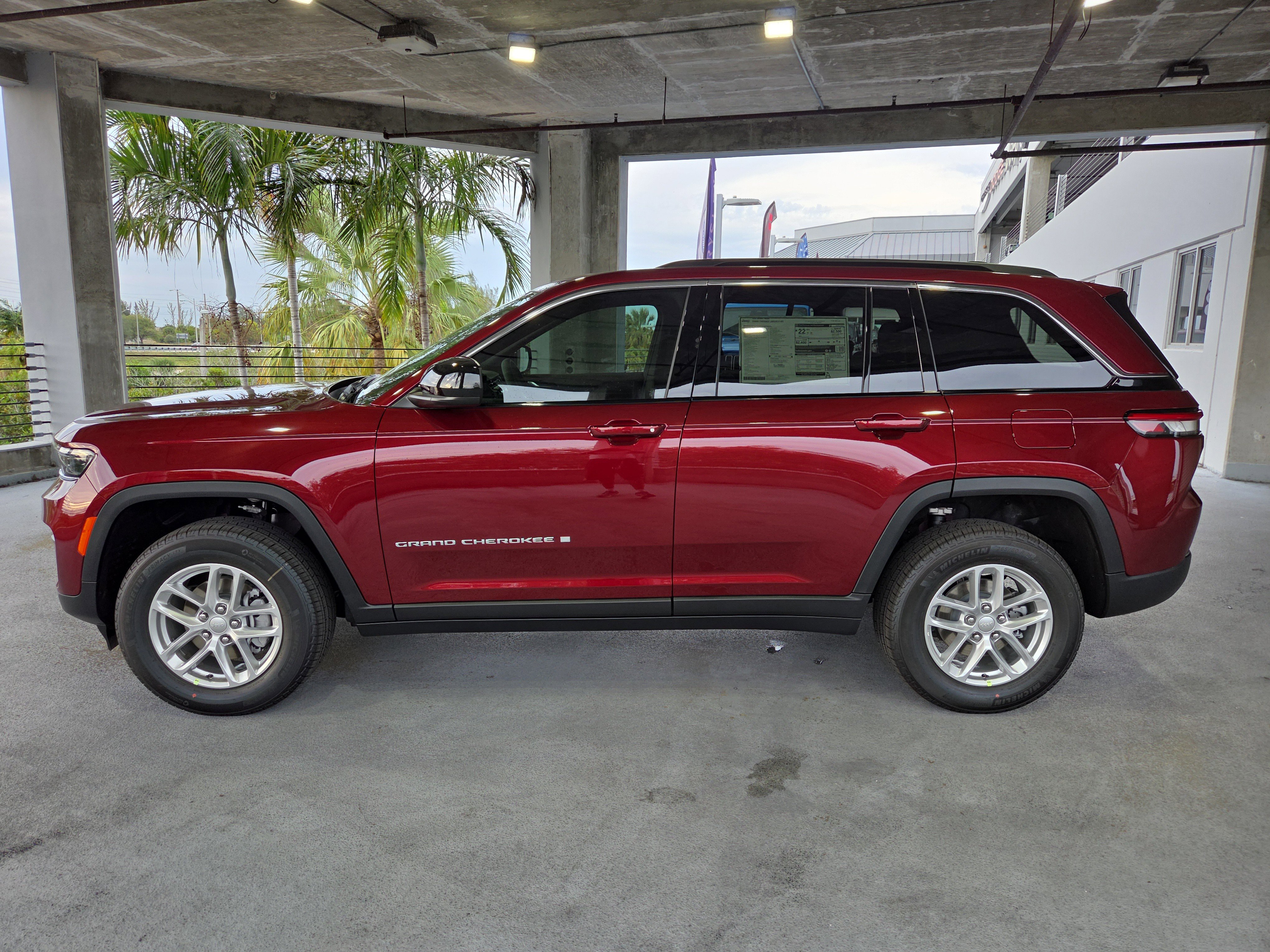 New 2025 Jeep Grand Cherokee Laredo X image 8