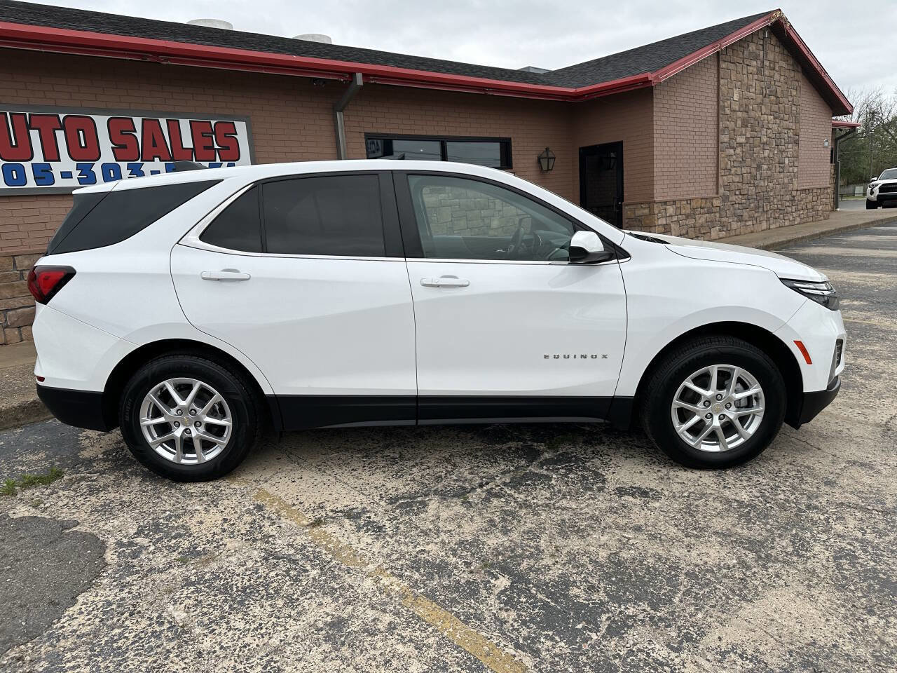 Used 2023 Chevrolet Equinox LT w/ Driver Convenience Package image 10