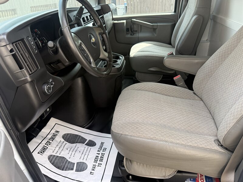 Used 2018 Chevrolet Express 3500 w/ Power Convenience Package RWD image 10