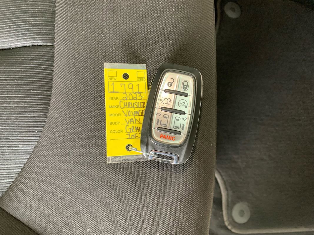 Used 2023 Chrysler Voyager LX image 37