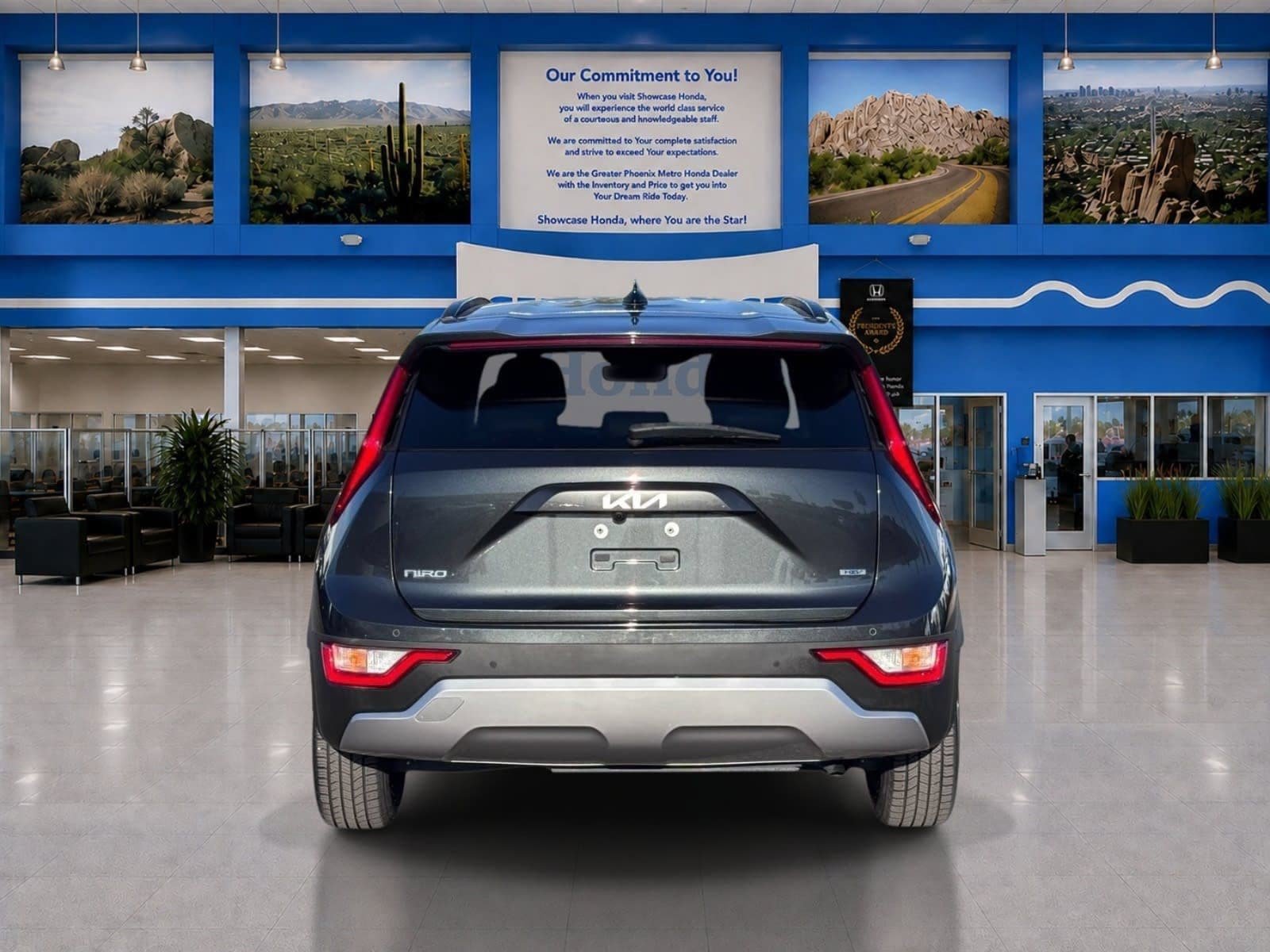 Used 2024 Kia Niro EX FWD image 7