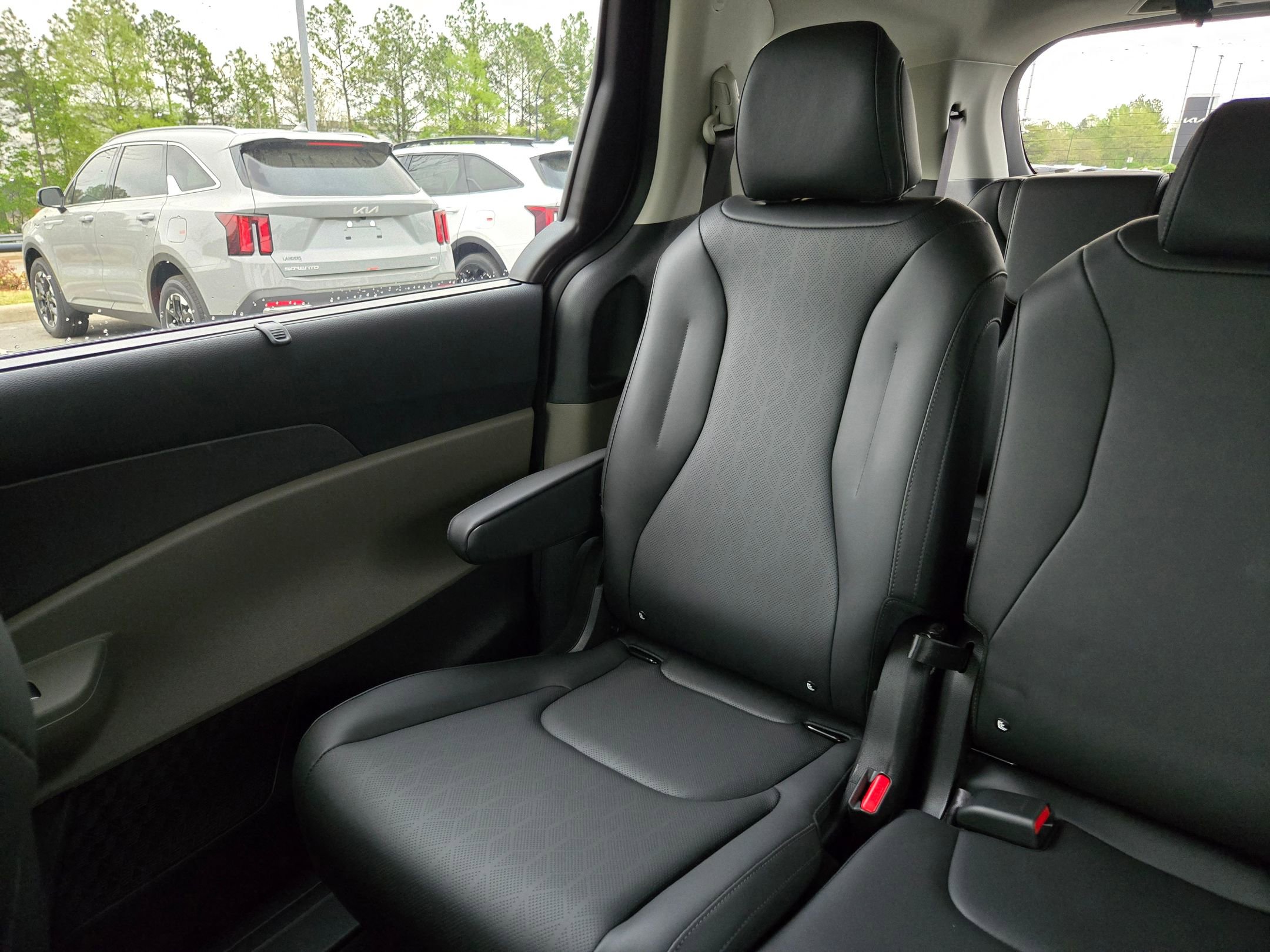 New 2026 Kia Carnival EX FWD image 12