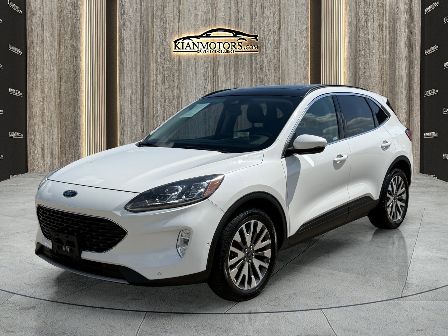 Used 2020 Ford Escape Titanium image 6