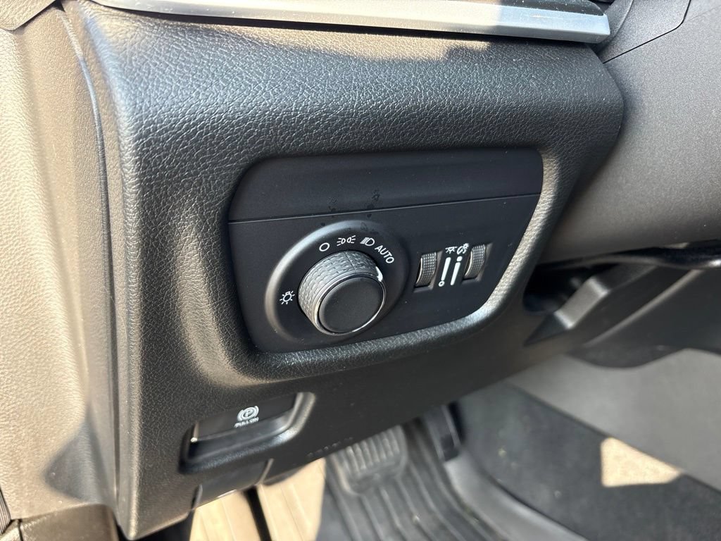 Used 2025 Jeep Grand Cherokee L Laredo w/ Luxury Tech Group I AWD/4WD image 18