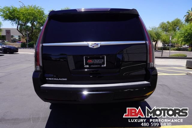 Used 2018 Cadillac Escalade Premium Luxury AWD/4WD image 17