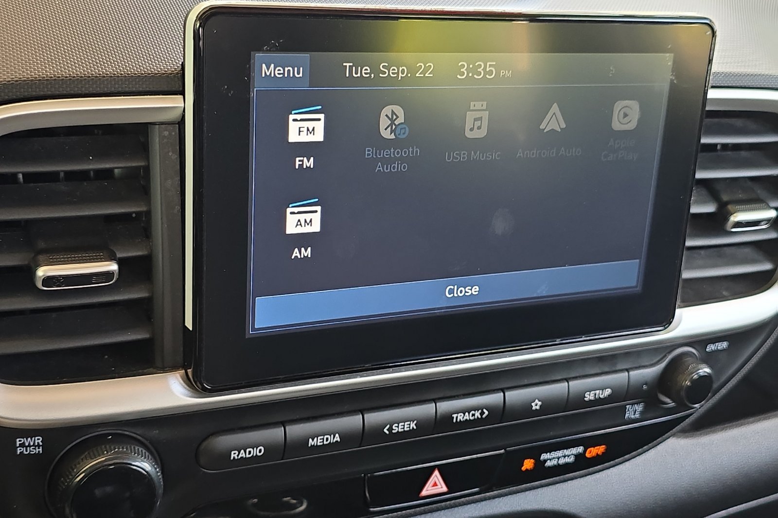 Used 2025 Hyundai Venue SEL FWD image 18