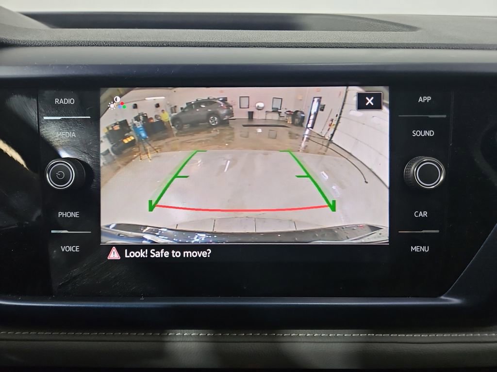 Certified 2024 Volkswagen Taos SE image 22