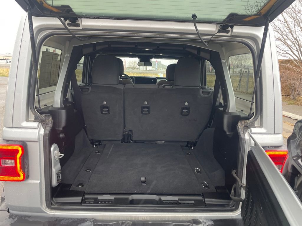 Used 2024 Jeep Wrangler Sahara image 20