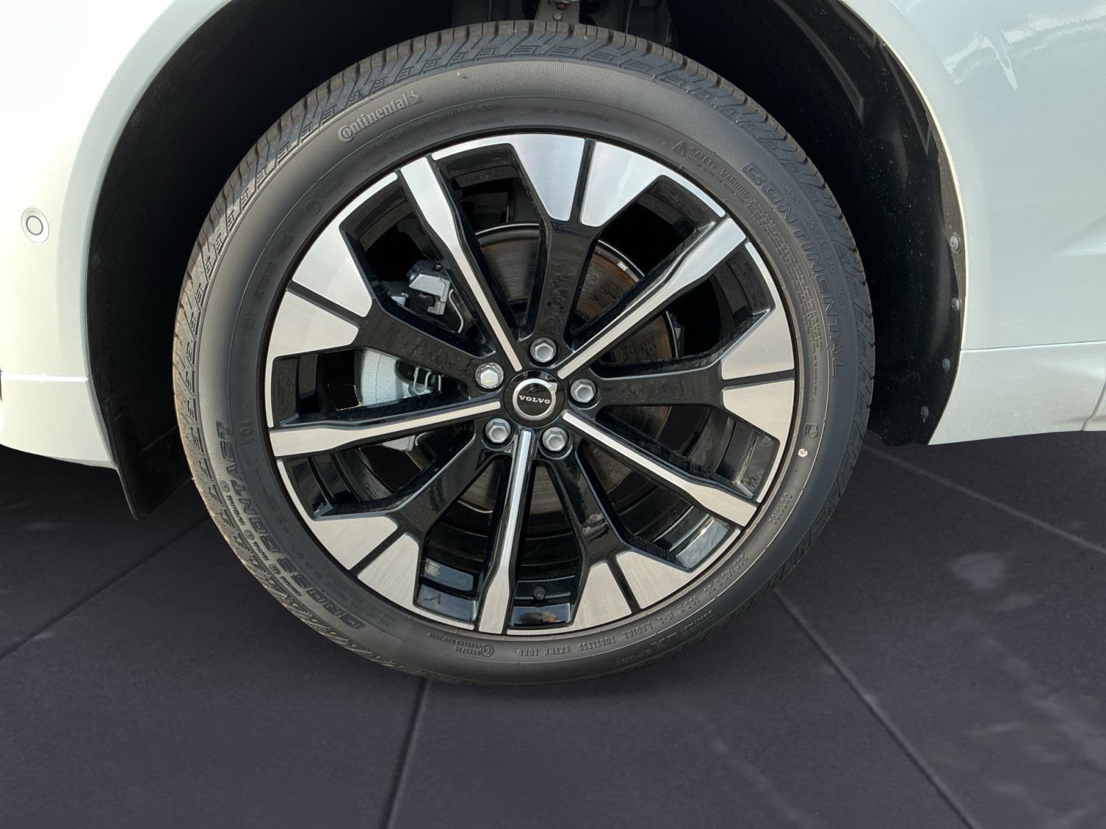 New 2026 Volvo XC60 B5 Plus w/ Protection Package Premier AWD/4WD image 14