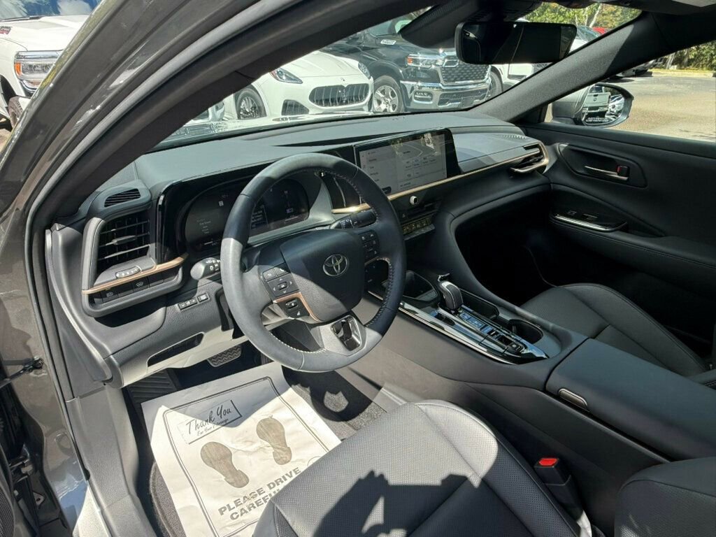 Used 2025 Toyota Crown image 3
