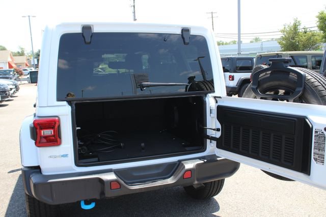 Used 2024 Jeep Wrangler Unlimited Sahara w/ Technology Group AWD/4WD image 26