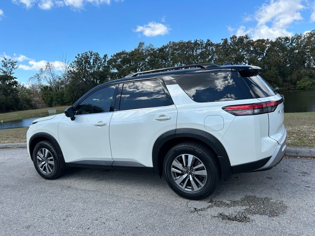 Used 2022 Nissan Pathfinder SL image 3