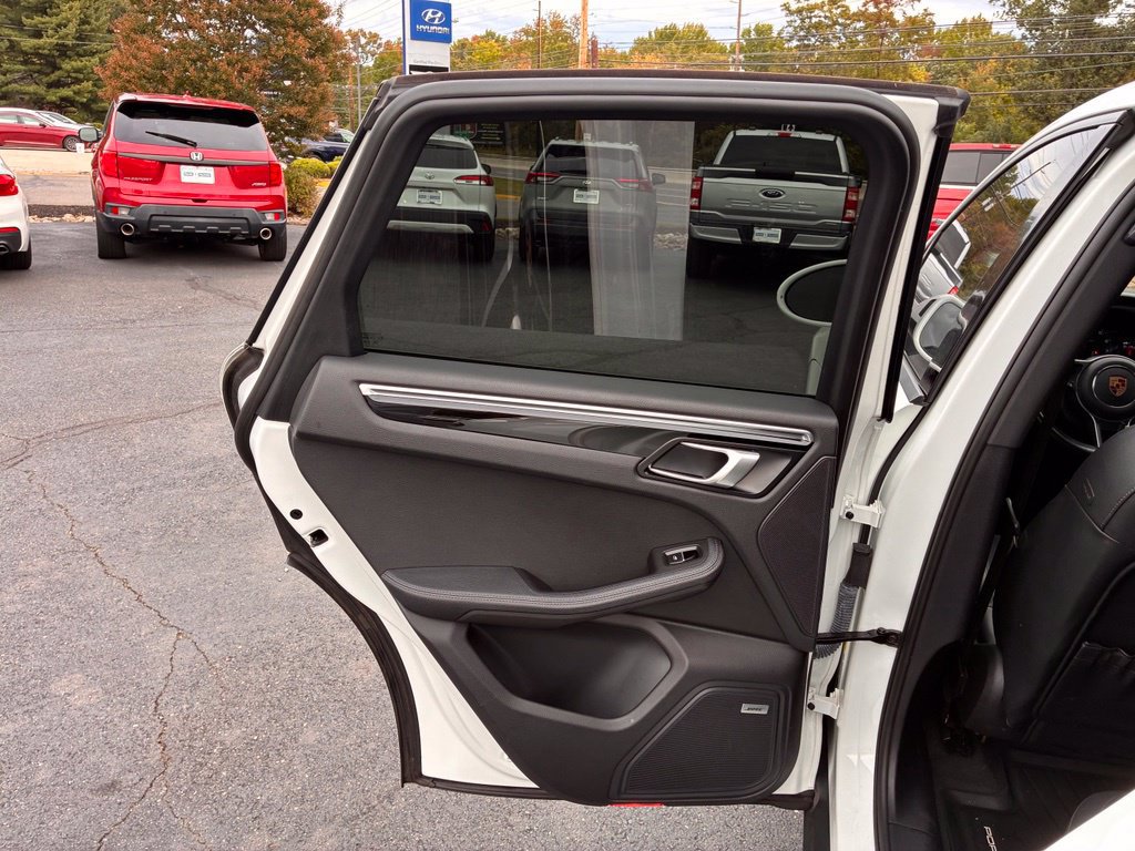 Used 2020 Porsche Macan AWD/4WD image 26