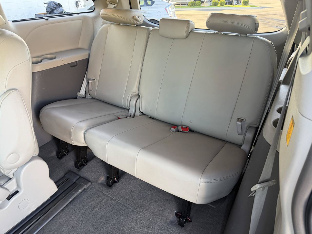 Used 2012 Toyota Sienna XLE FWD image 16