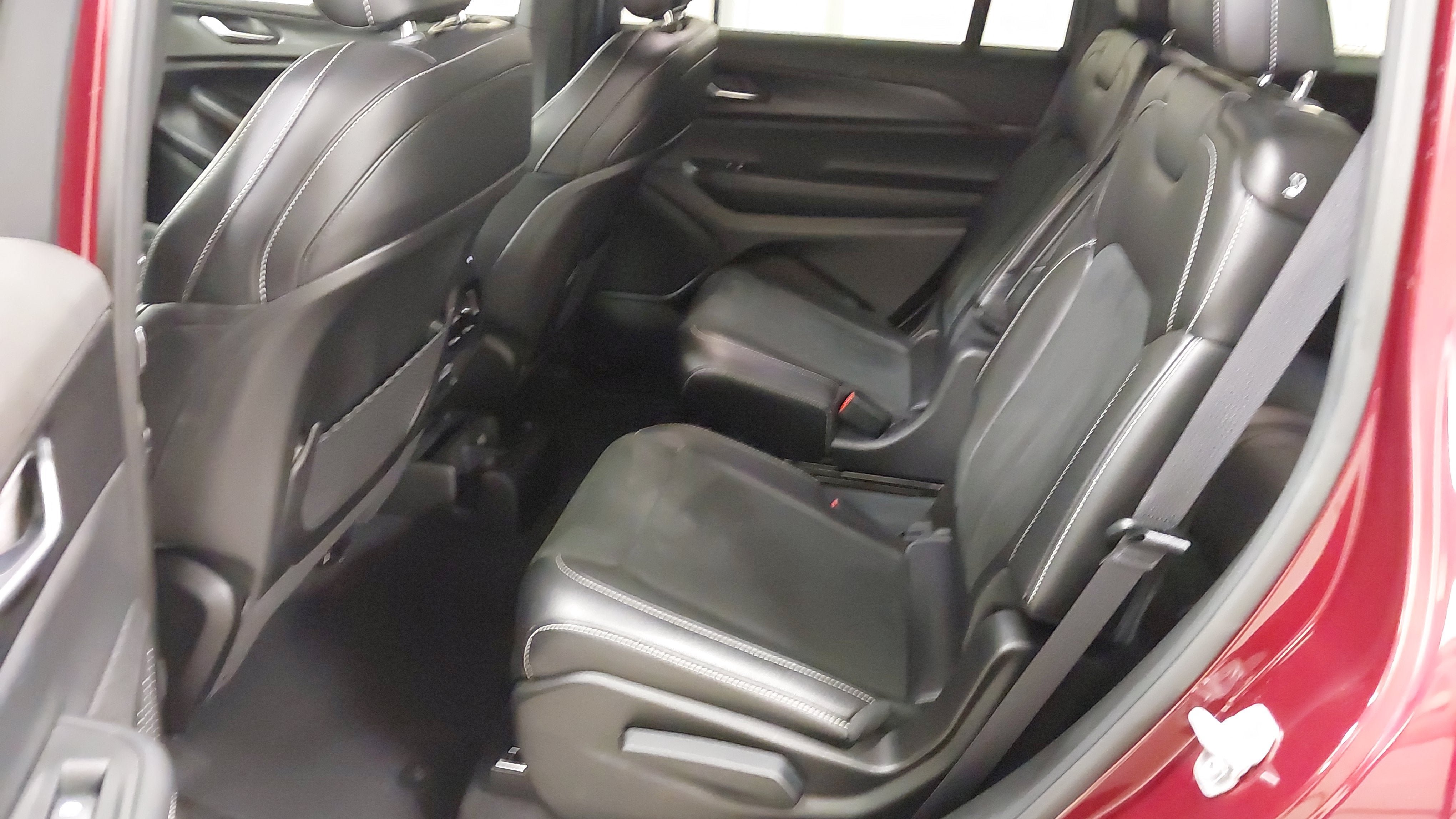 Used 2025 Jeep Grand Cherokee L Laredo AWD/4WD image 38