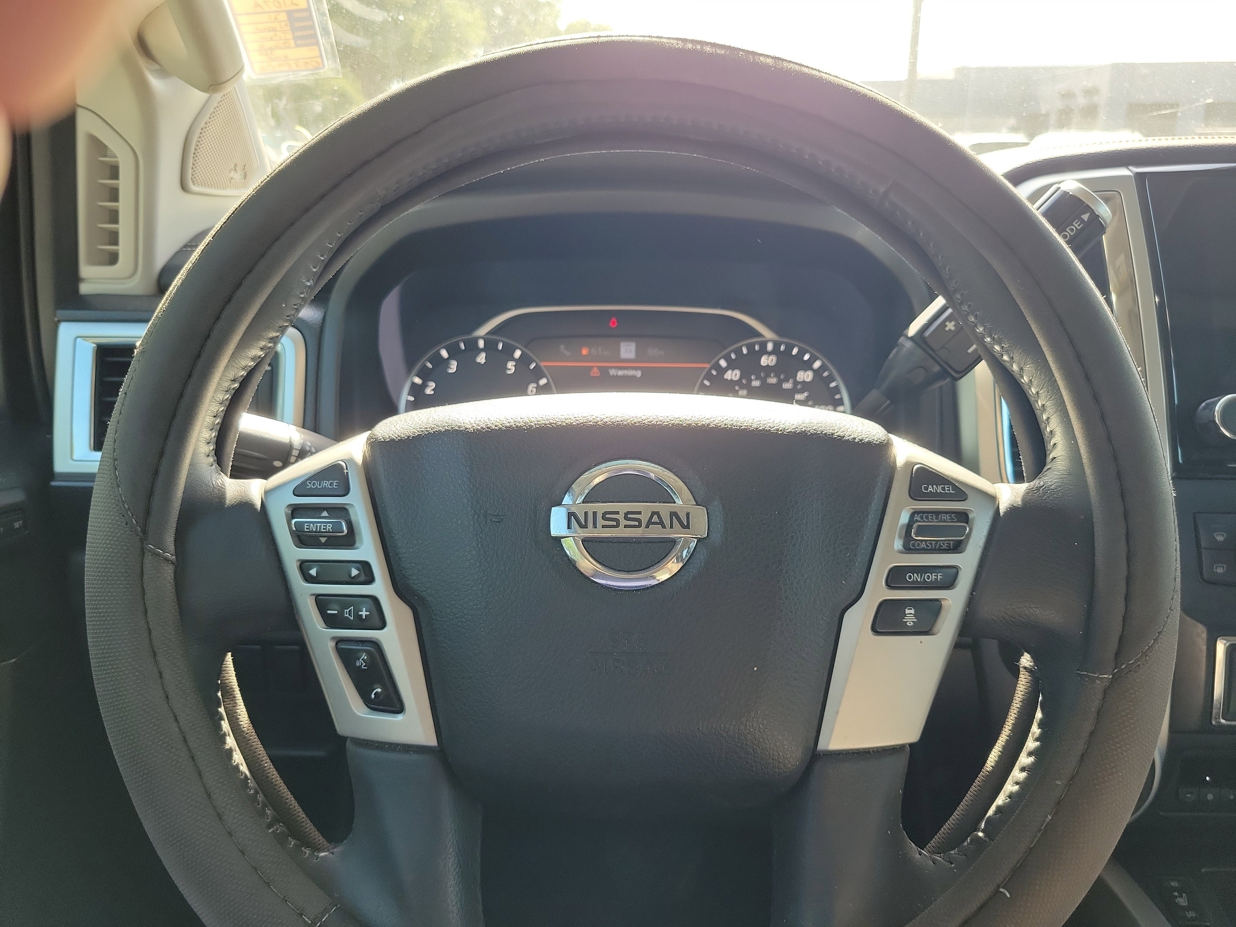 Used 2021 Nissan Titan SL w/ Moonroof Package AWD/4WD image 17