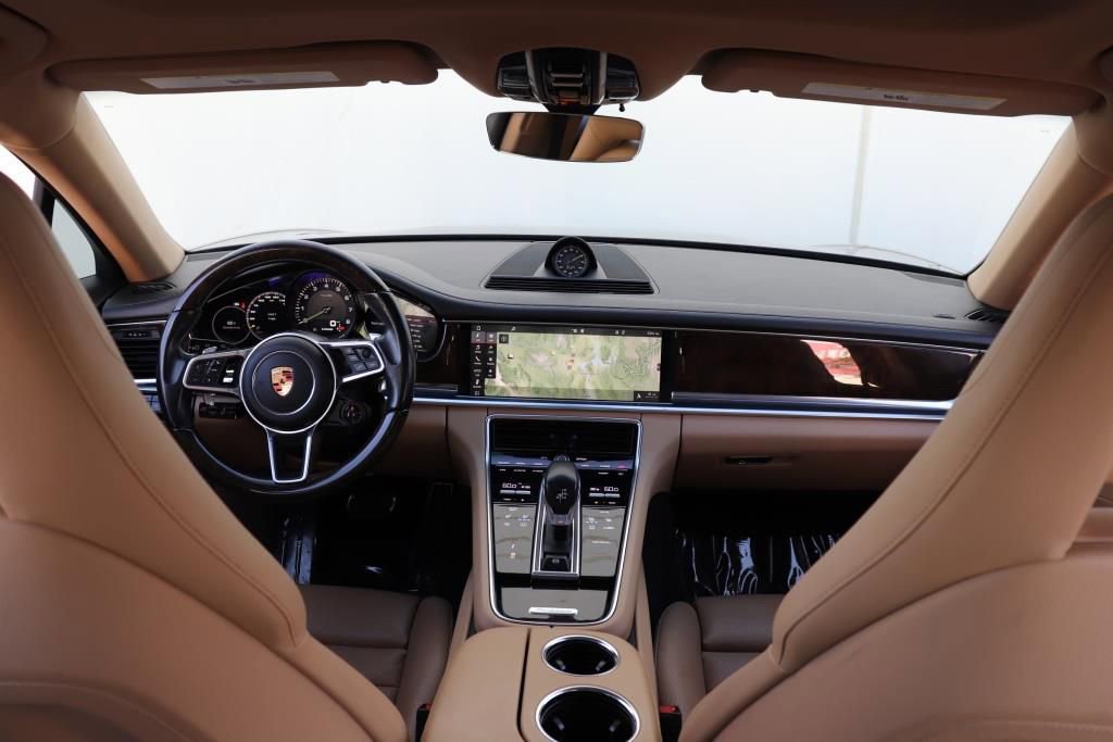 Used 2018 Porsche Panamera 4 image 32