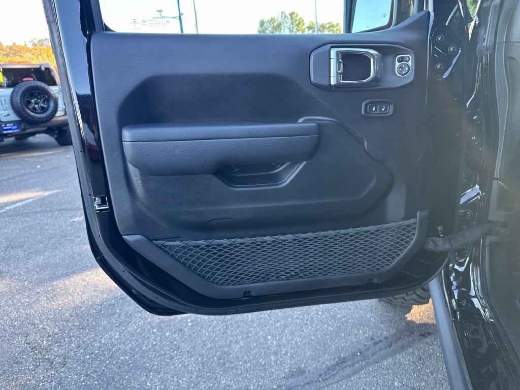 Used 2023 Jeep Gladiator Rubicon w/ Cold Weather Group AWD/4WD image 13