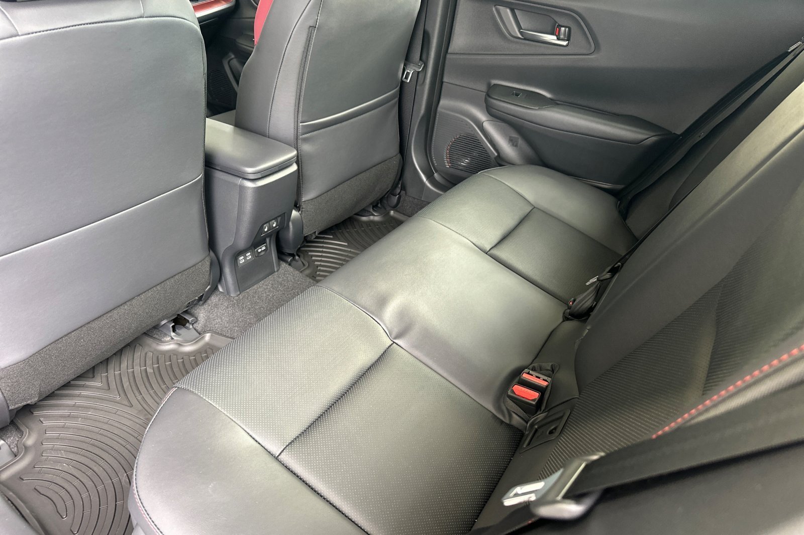 New 2026 Toyota Prius Plug-In Hybrid FWD image 11