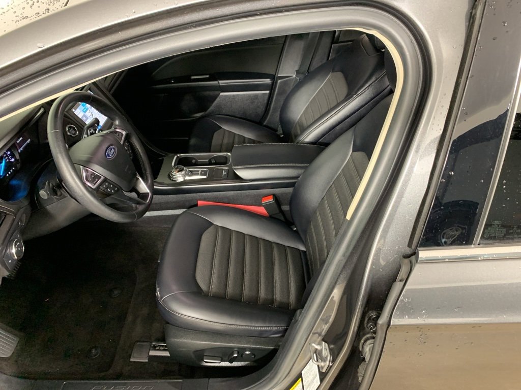 Used 2018 Ford Fusion SE w/ Equipment Group 201A image 28