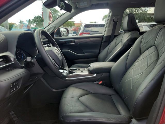 Certified 2021 Toyota Highlander Platinum AWD/4WD image 14