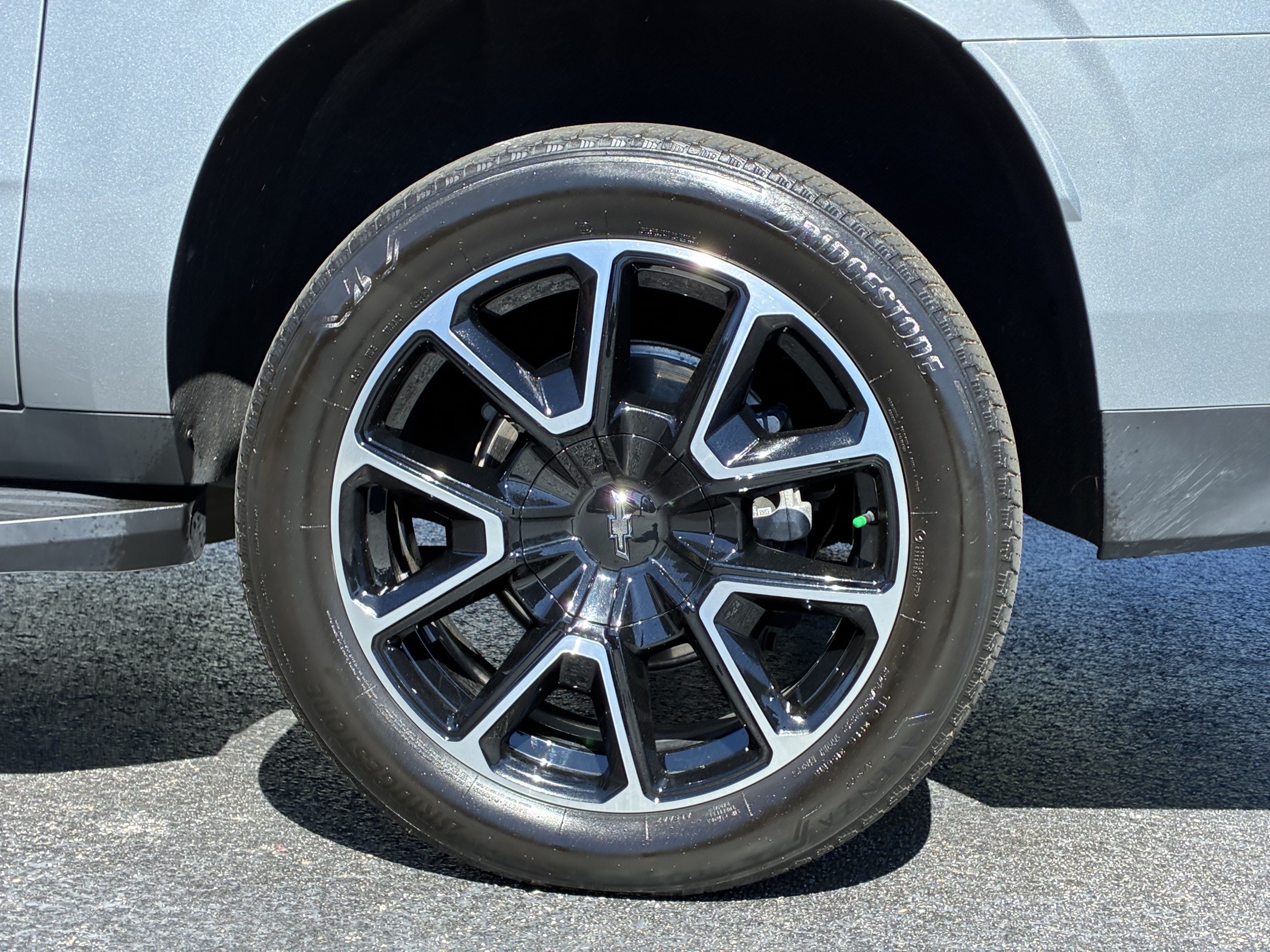 Used 2024 Chevrolet Suburban RST w/ Luxury Package RWD image 10