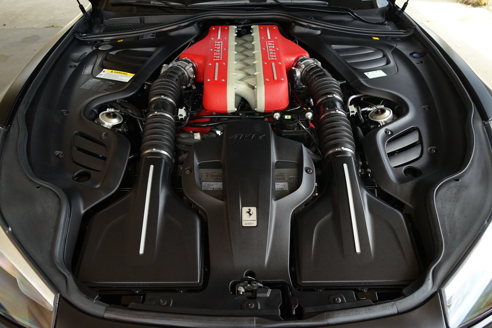 Used 2018 Ferrari GTC4Lusso AWD/4WD image 31