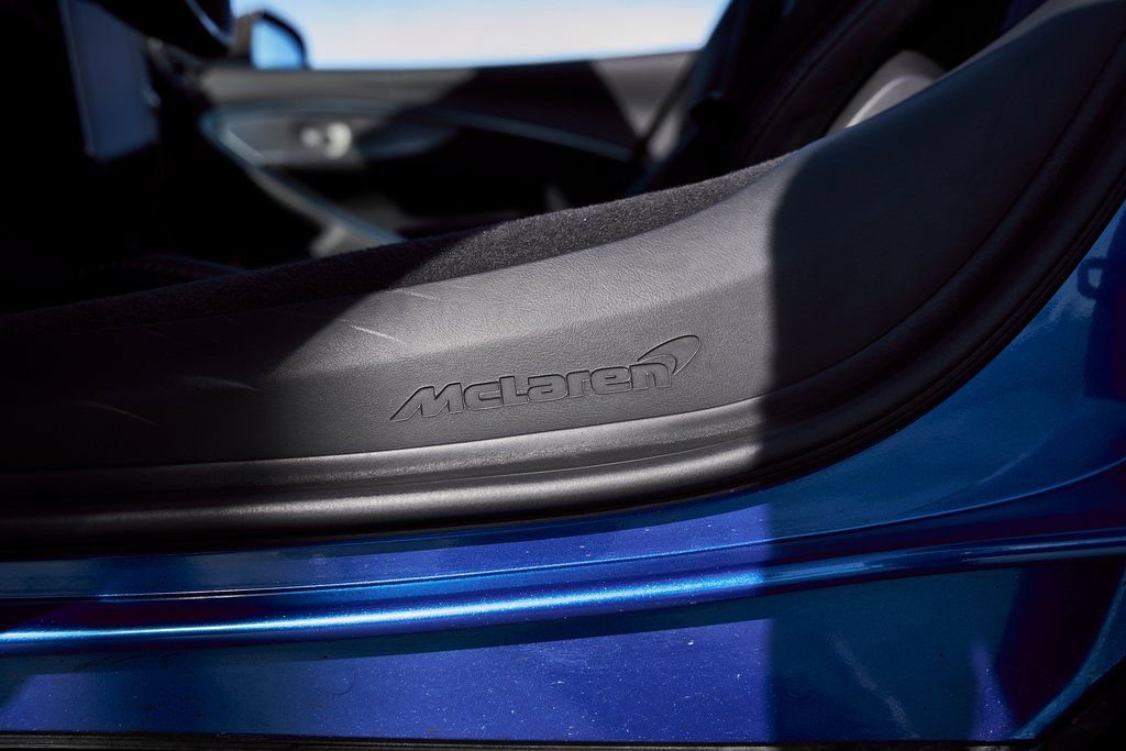 Used 2025 McLaren Artura Spider RWD image 41
