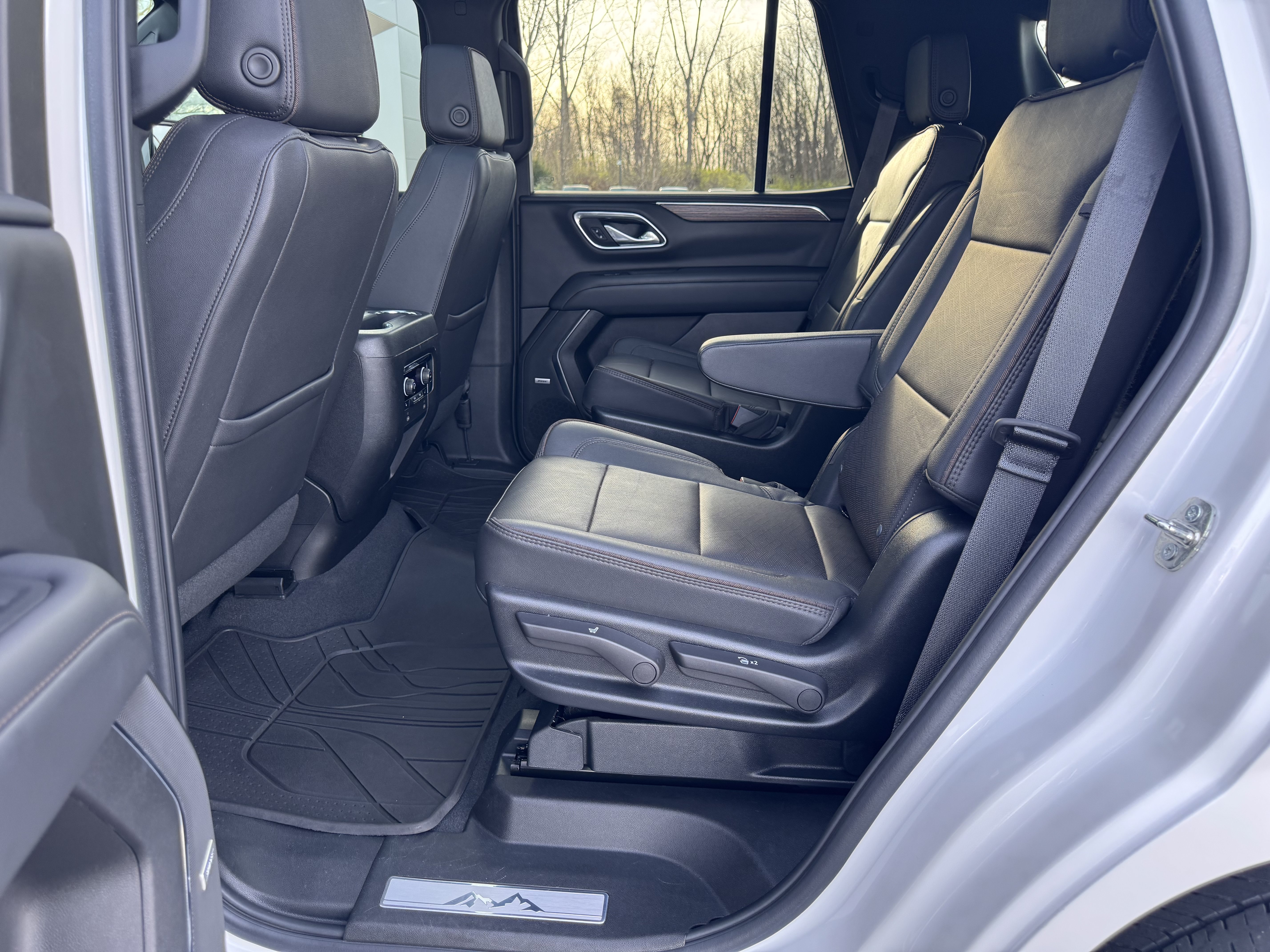 Used 2023 Chevrolet Tahoe High Country AWD/4WD image 5